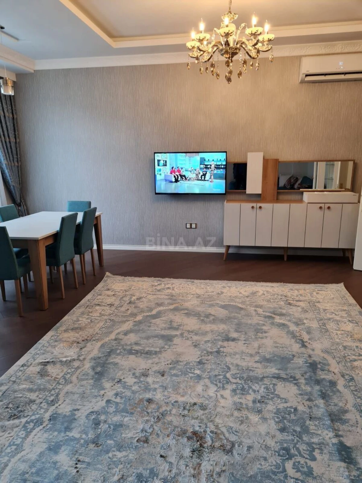 Kirayə verilir 4 otaqlı mənzil 220 m²