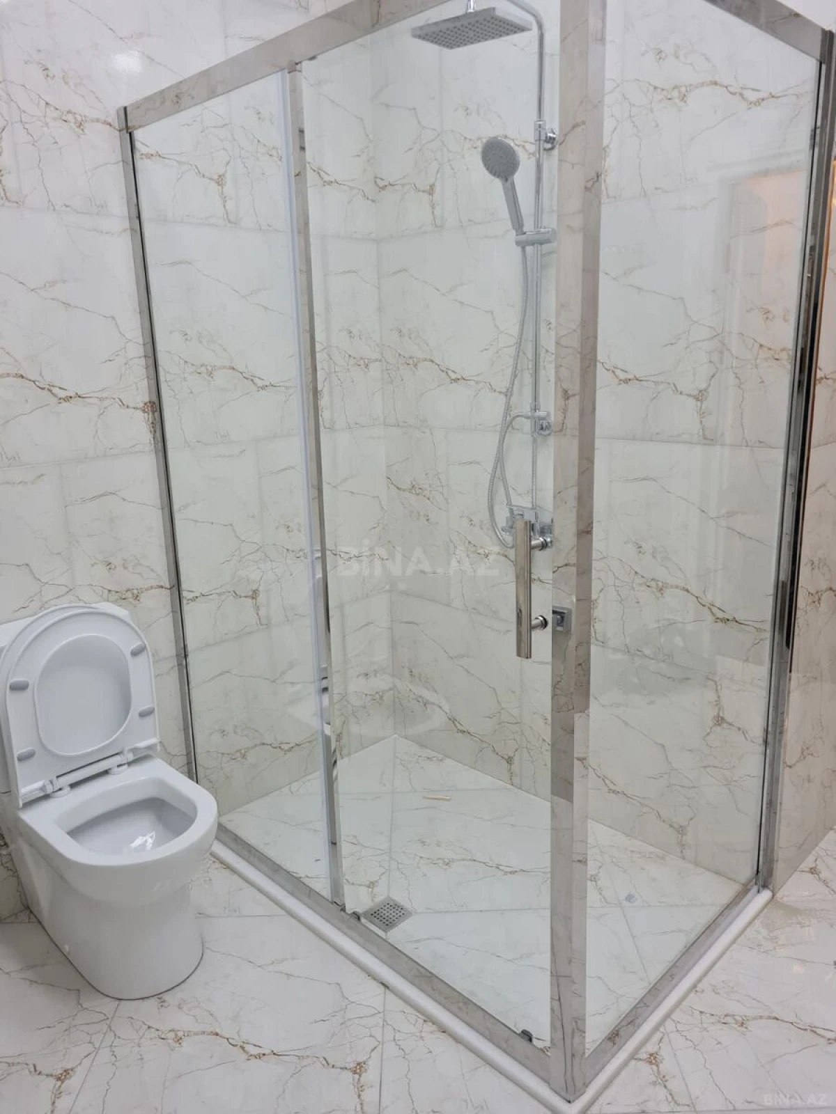 Kirayə verilir 4 otaqlı mənzil 220 m²