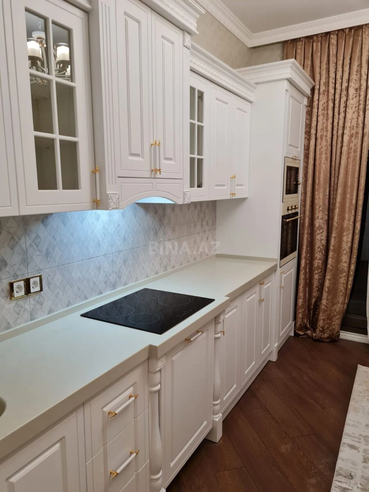 Kirayə verilir 4 otaqlı mənzil 220 m²