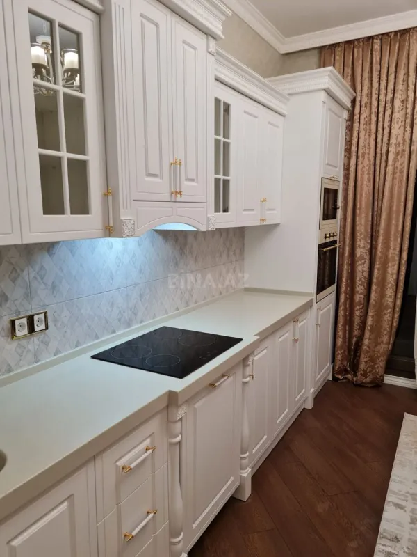 Kirayə verilir 4 otaqlı mənzil 220 m²