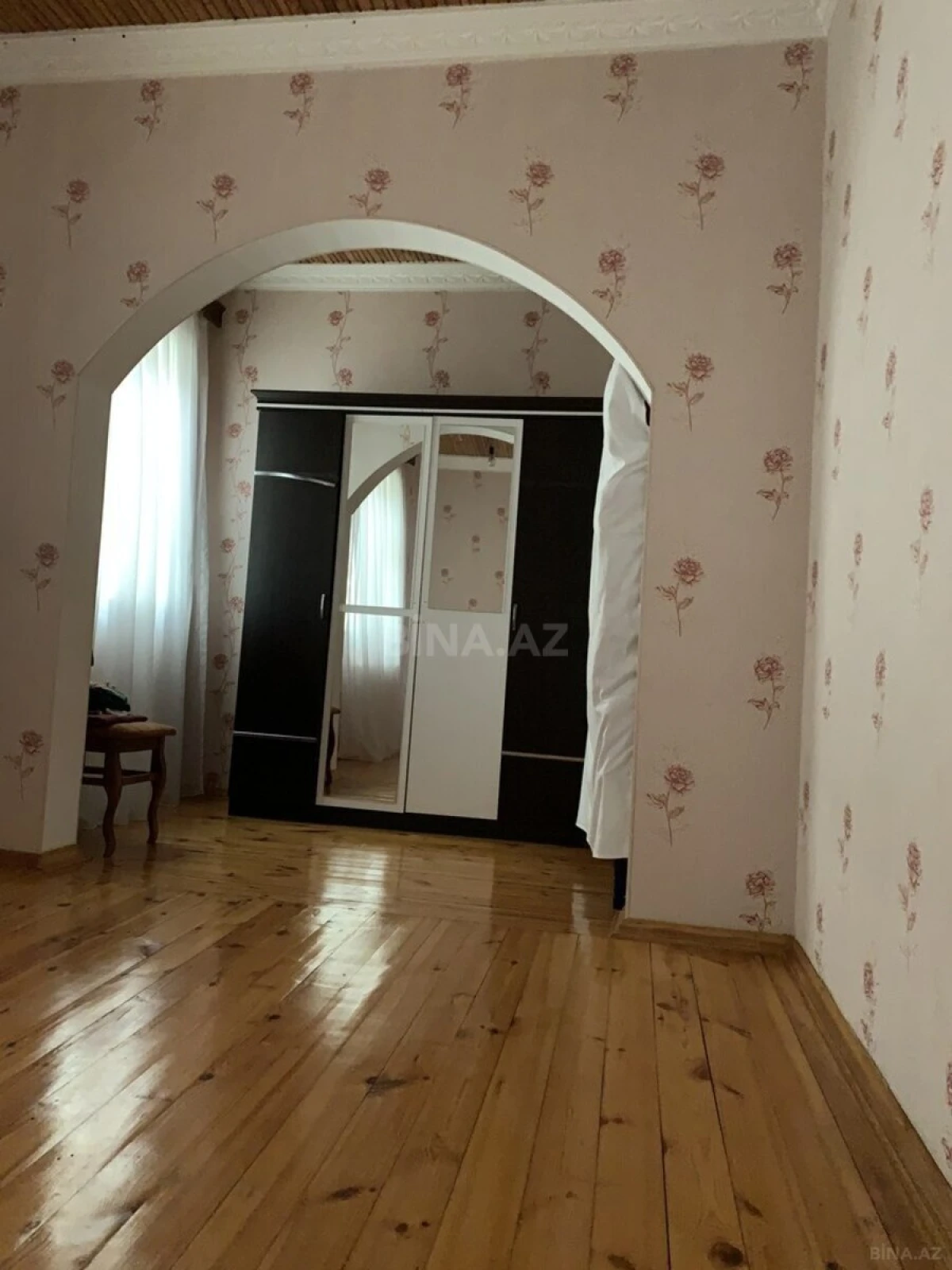 Satılır 5 otaqlı həyət evi 250 m²