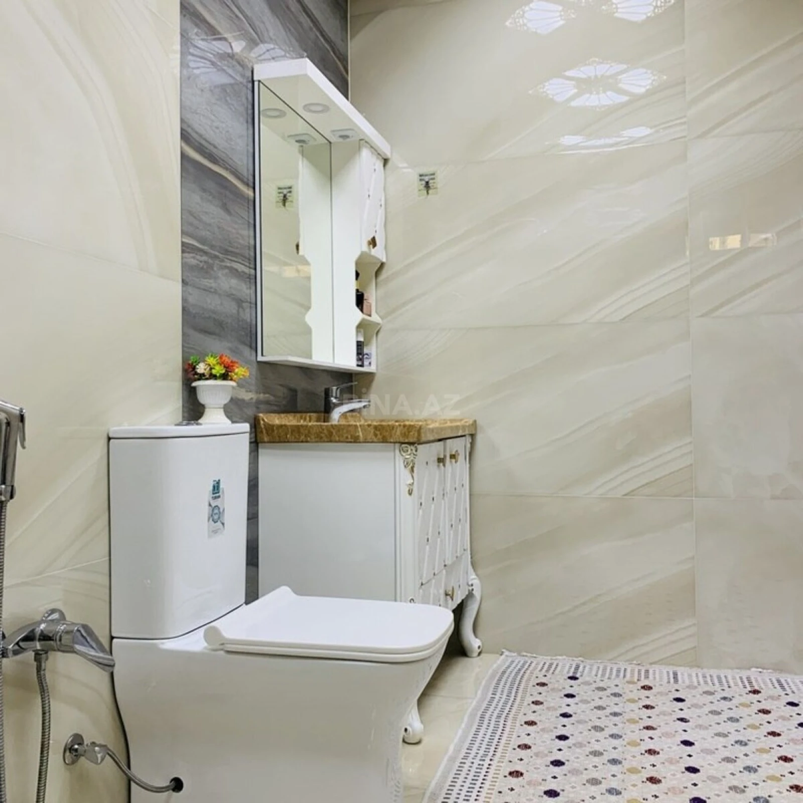 Satılır 5 otaqlı həyət evi 250 m²