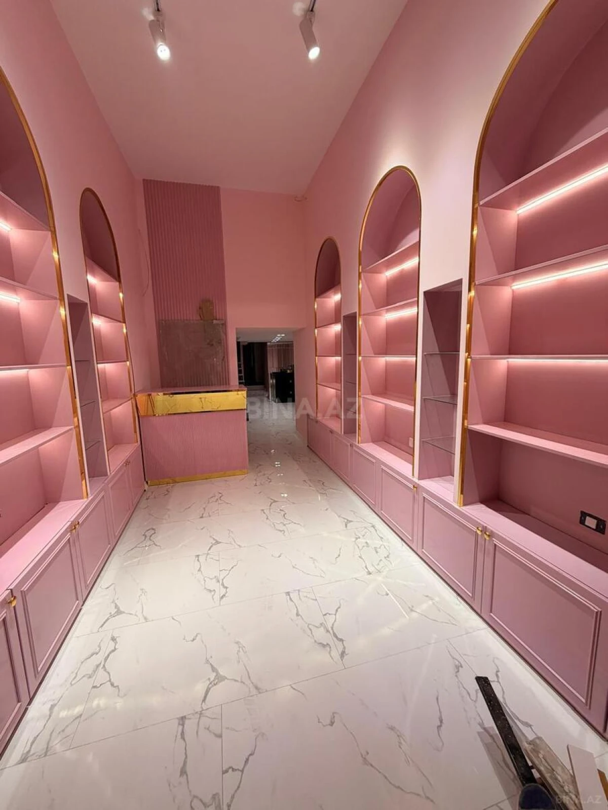 Kirayə verilir obyekt 65 m²