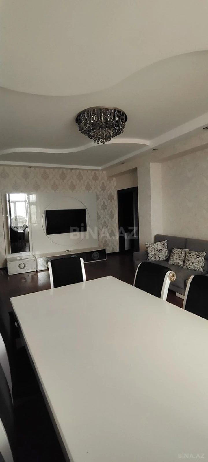 Satılır 3 otaqlı mənzil 153 m²