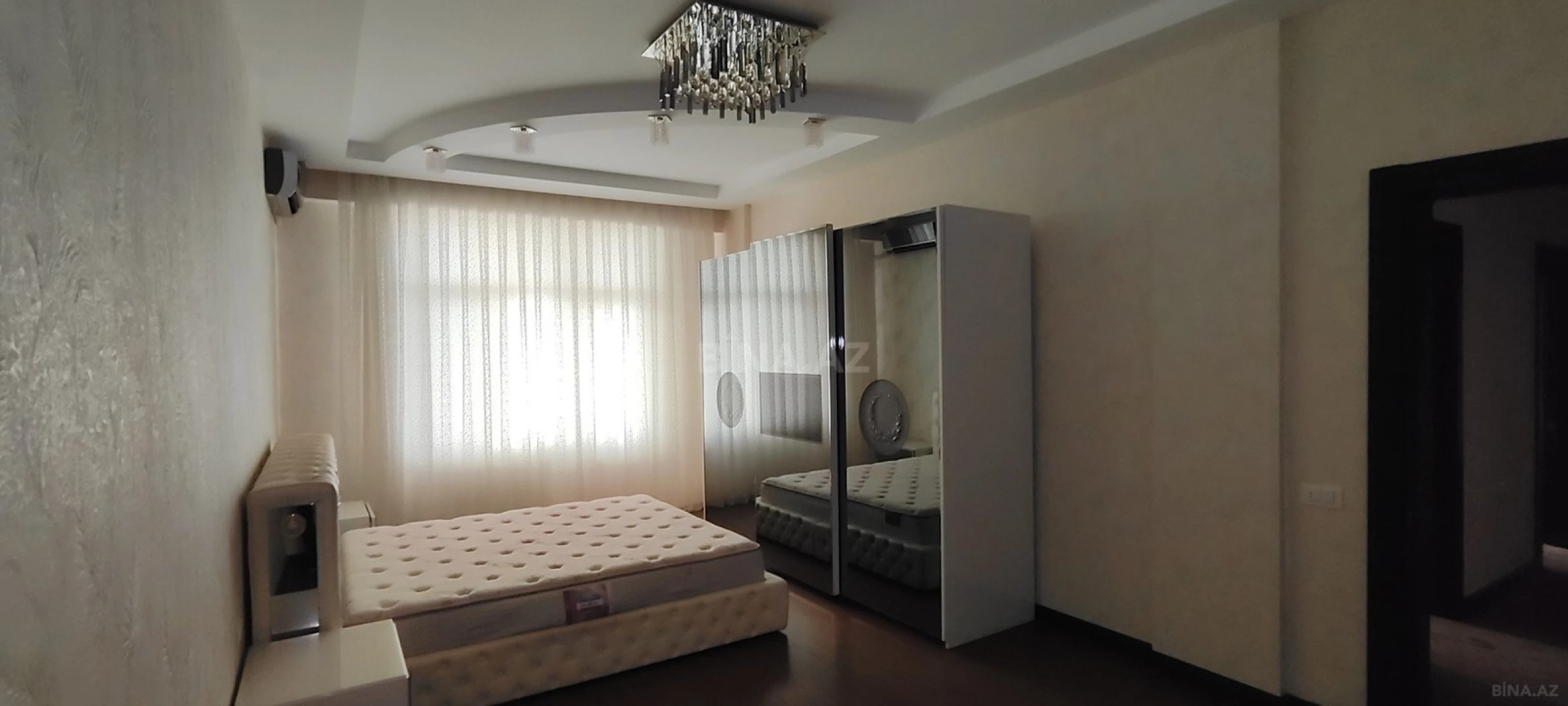 Satılır 3 otaqlı mənzil 153 m²