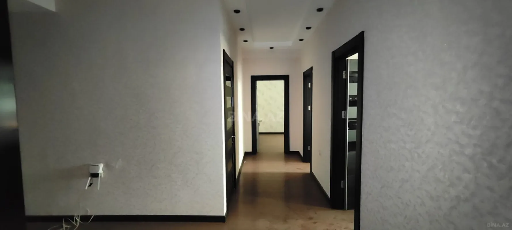 Satılır 3 otaqlı mənzil 153 m²