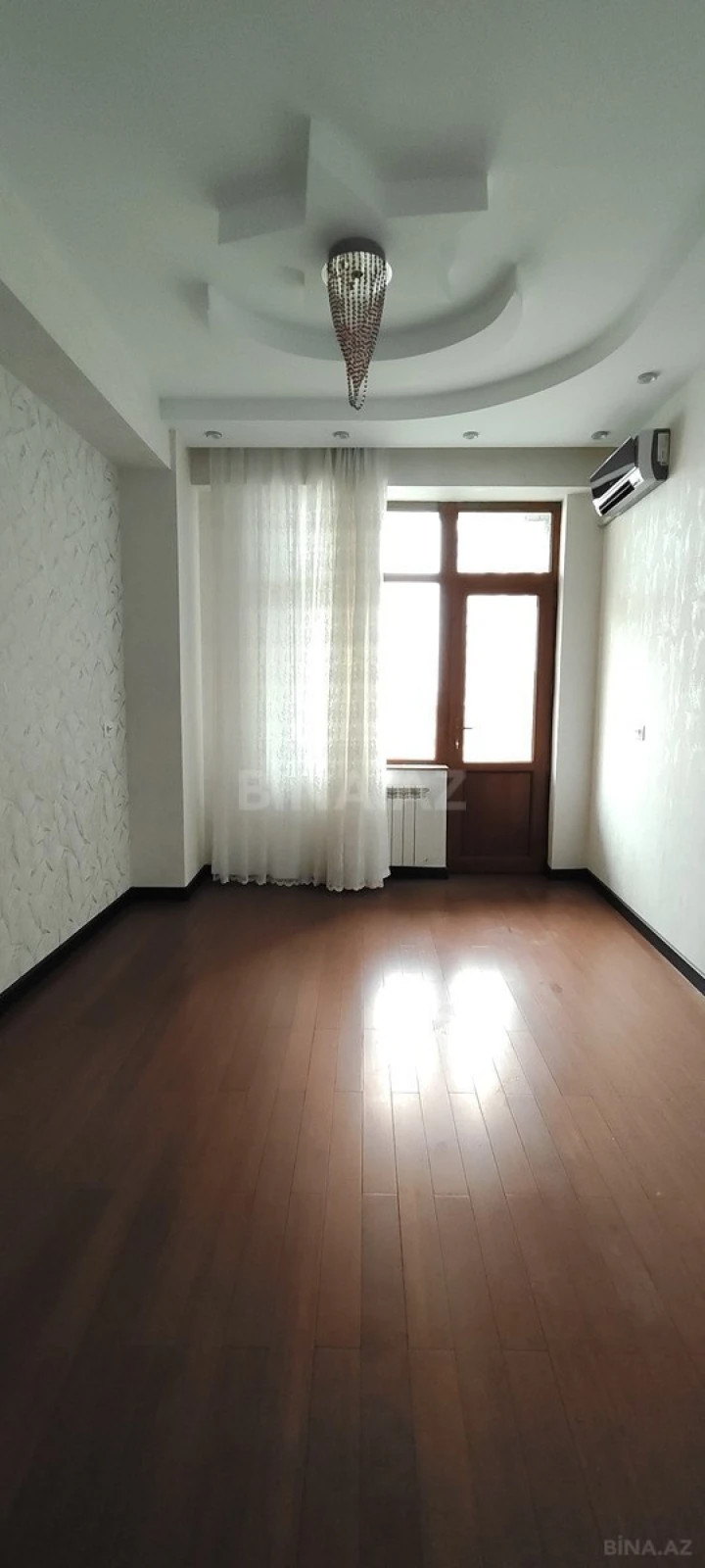 Satılır 3 otaqlı mənzil 153 m²