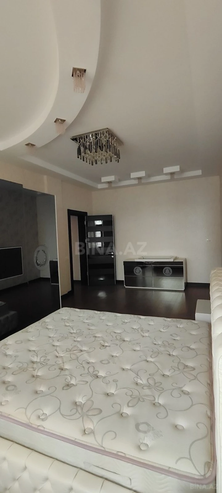 Satılır 3 otaqlı mənzil 153 m²