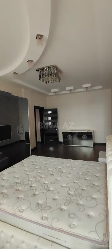 Satılır 3 otaqlı mənzil 153 m²