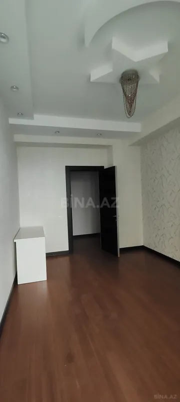 Satılır 3 otaqlı mənzil 153 m²