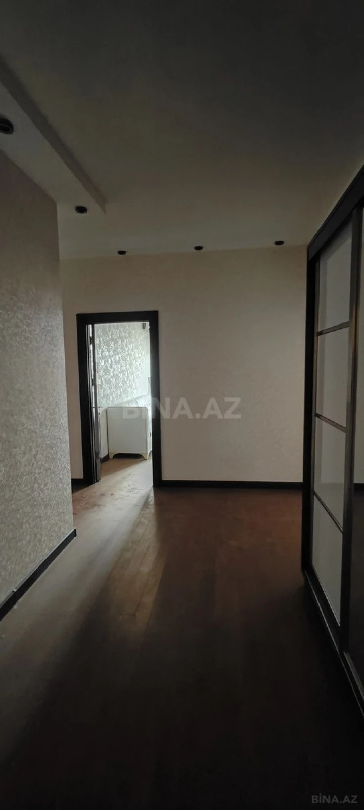 Satılır 3 otaqlı mənzil 153 m²