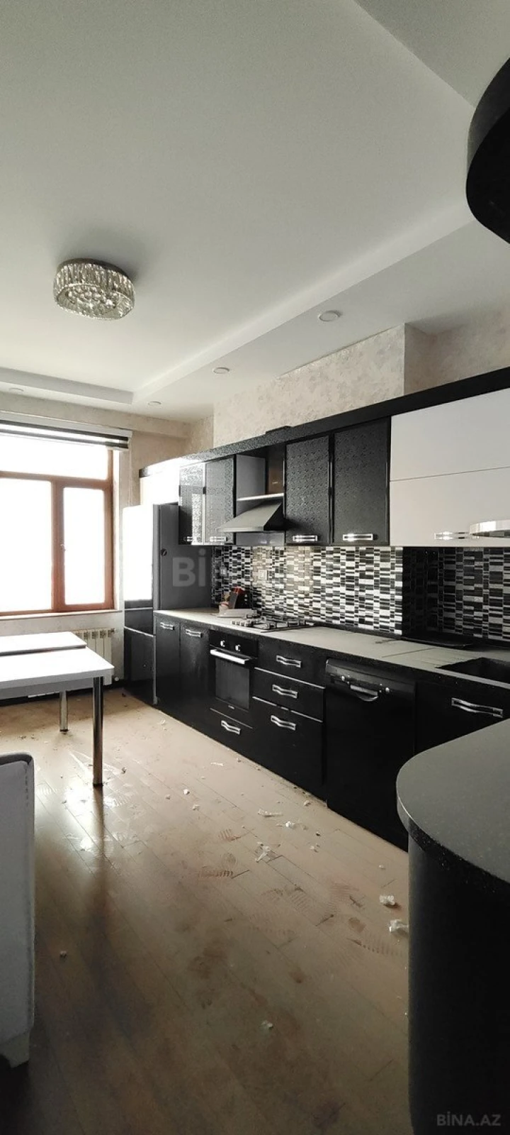 Satılır 3 otaqlı mənzil 153 m²