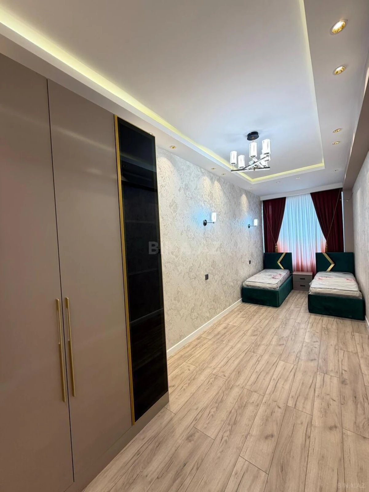 Satılır 3 otaqlı mənzil 110 m²