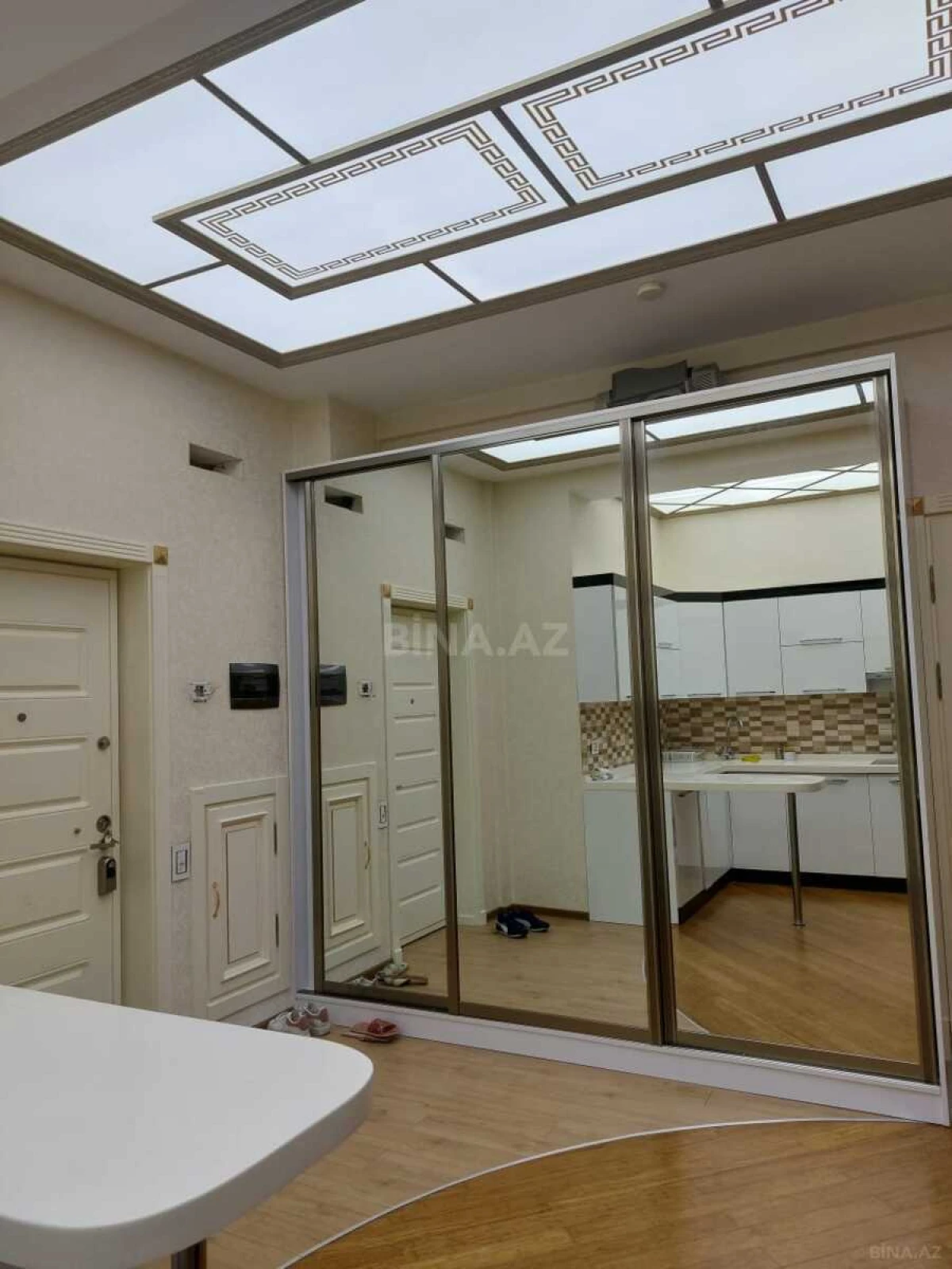 Satılır 2 otaqlı mənzil 82 m²