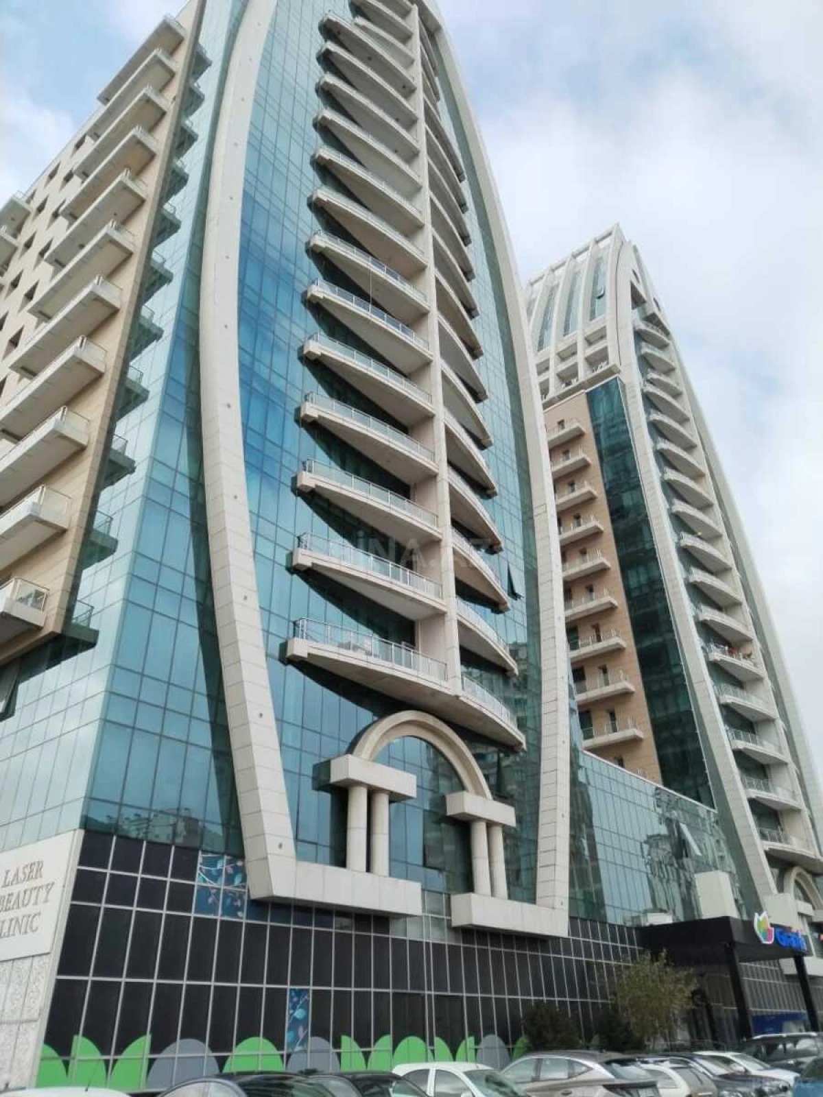 Satılır 2 otaqlı mənzil 82 m²