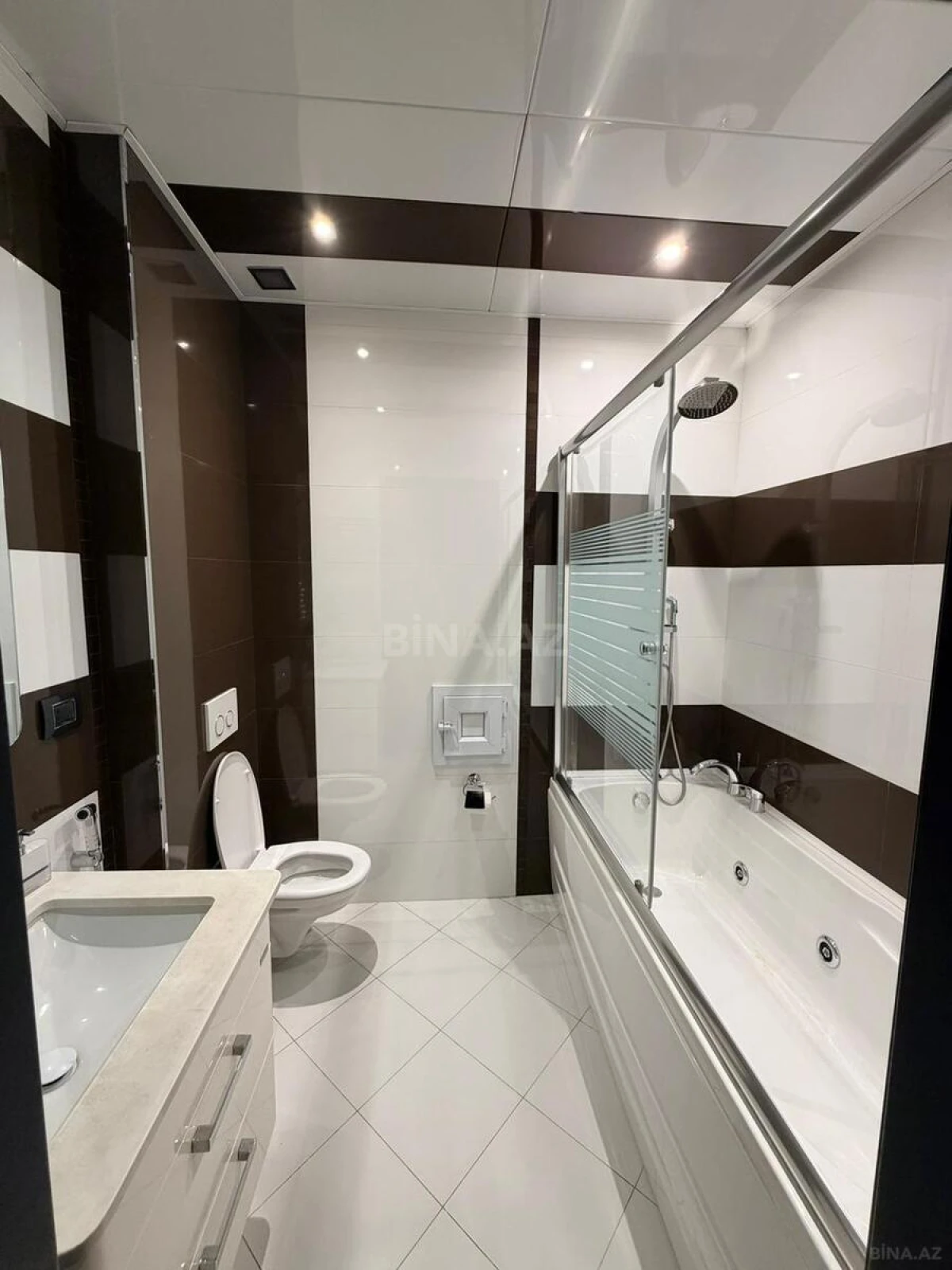 Satılır 4 otaqlı mənzil 160 m²