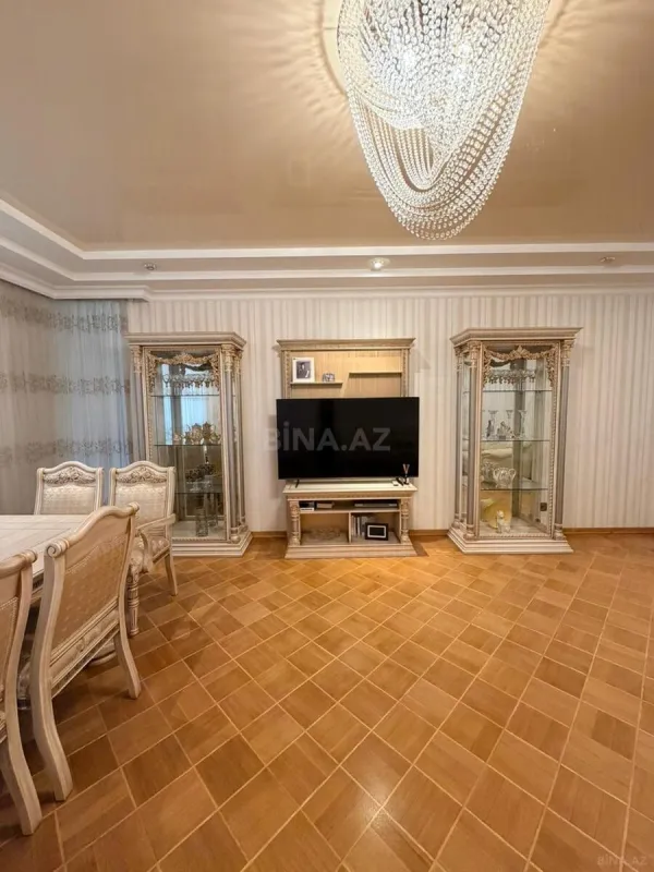 Satılır 4 otaqlı mənzil 160 m²