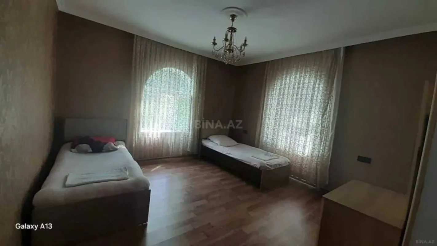 Satılır 7 otaqlı həyət evi 200 m²