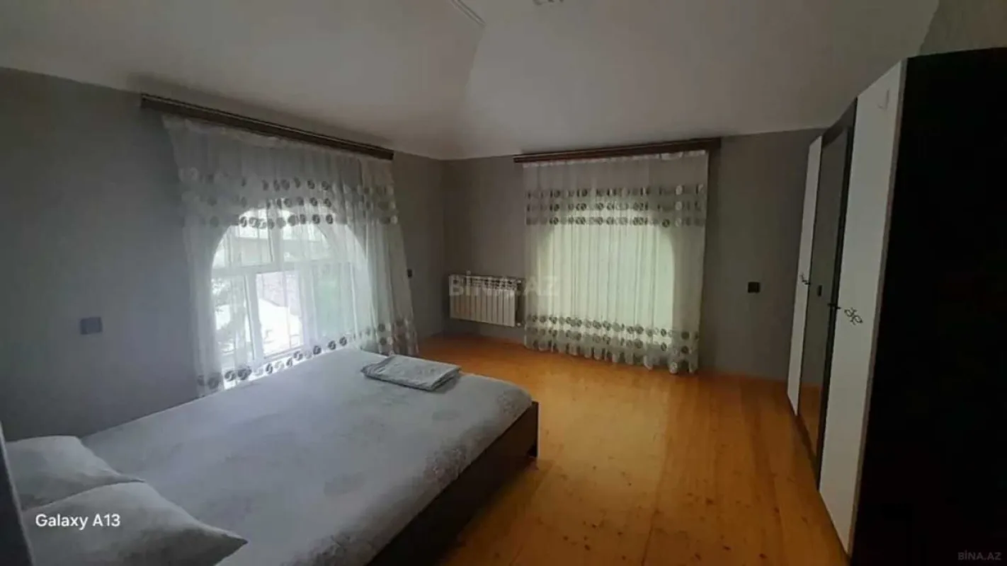 Satılır 7 otaqlı həyət evi 200 m²