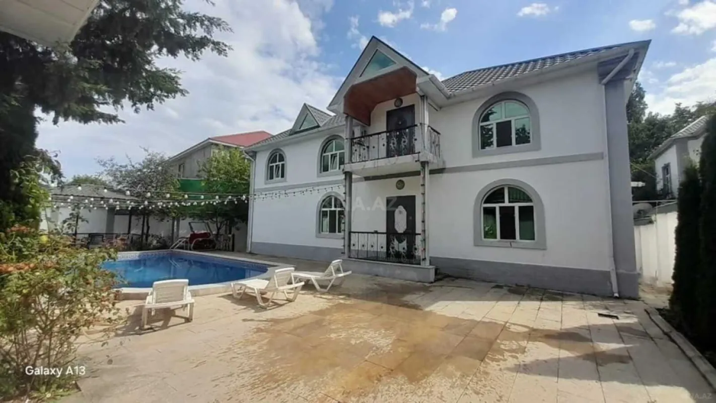 Satılır 7 otaqlı həyət evi 200 m²