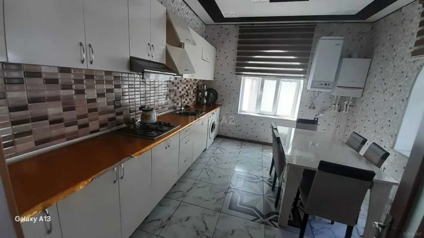 Satılır 7 otaqlı həyət evi 200 m²