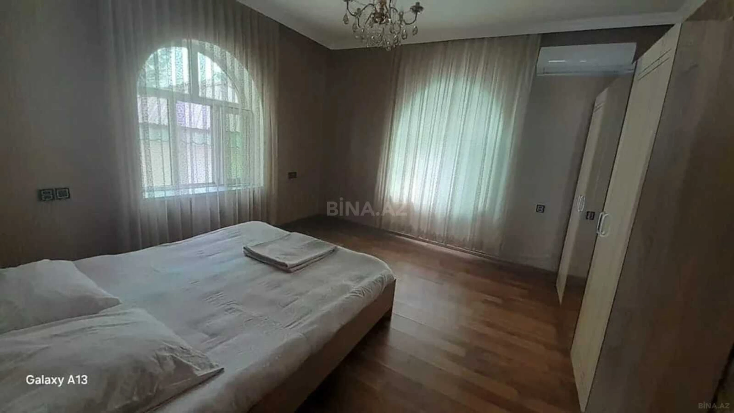 Satılır 7 otaqlı həyət evi 200 m²