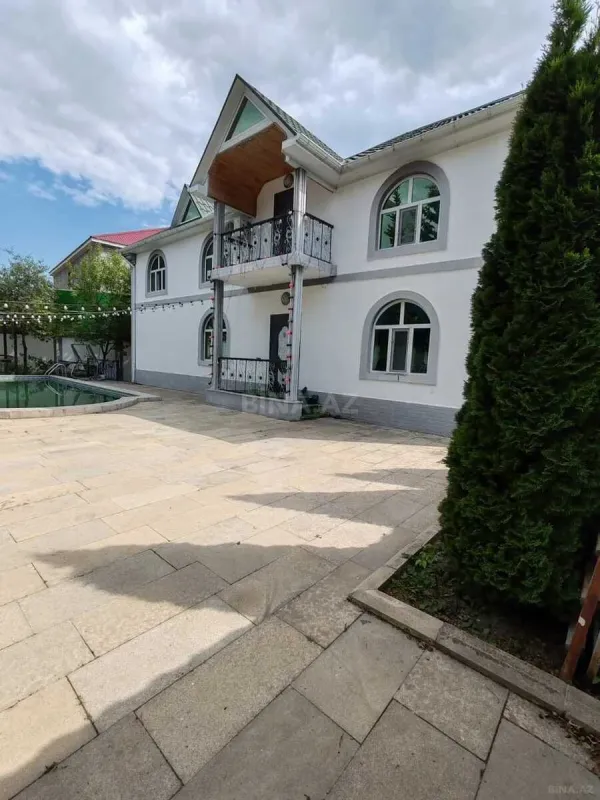 Satılır 7 otaqlı həyət evi 200 m²