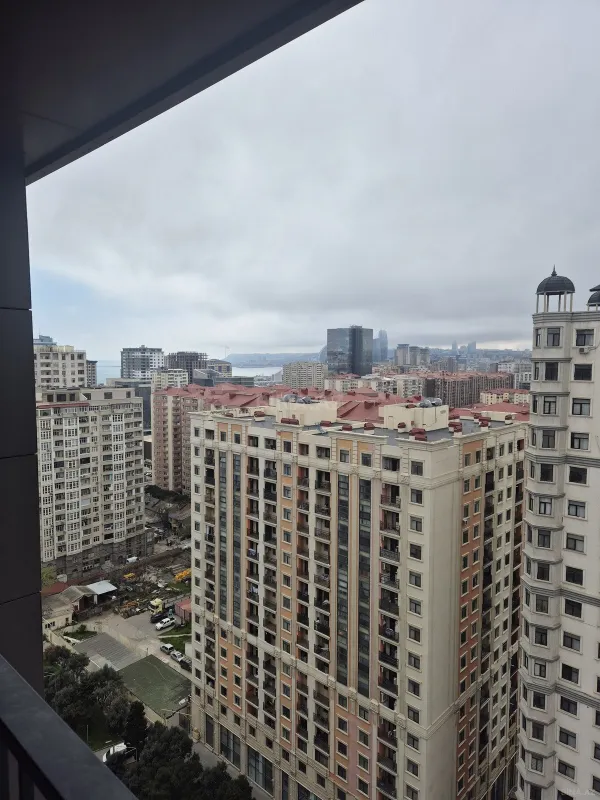 Satılır 3 otaqlı mənzil 113 m²