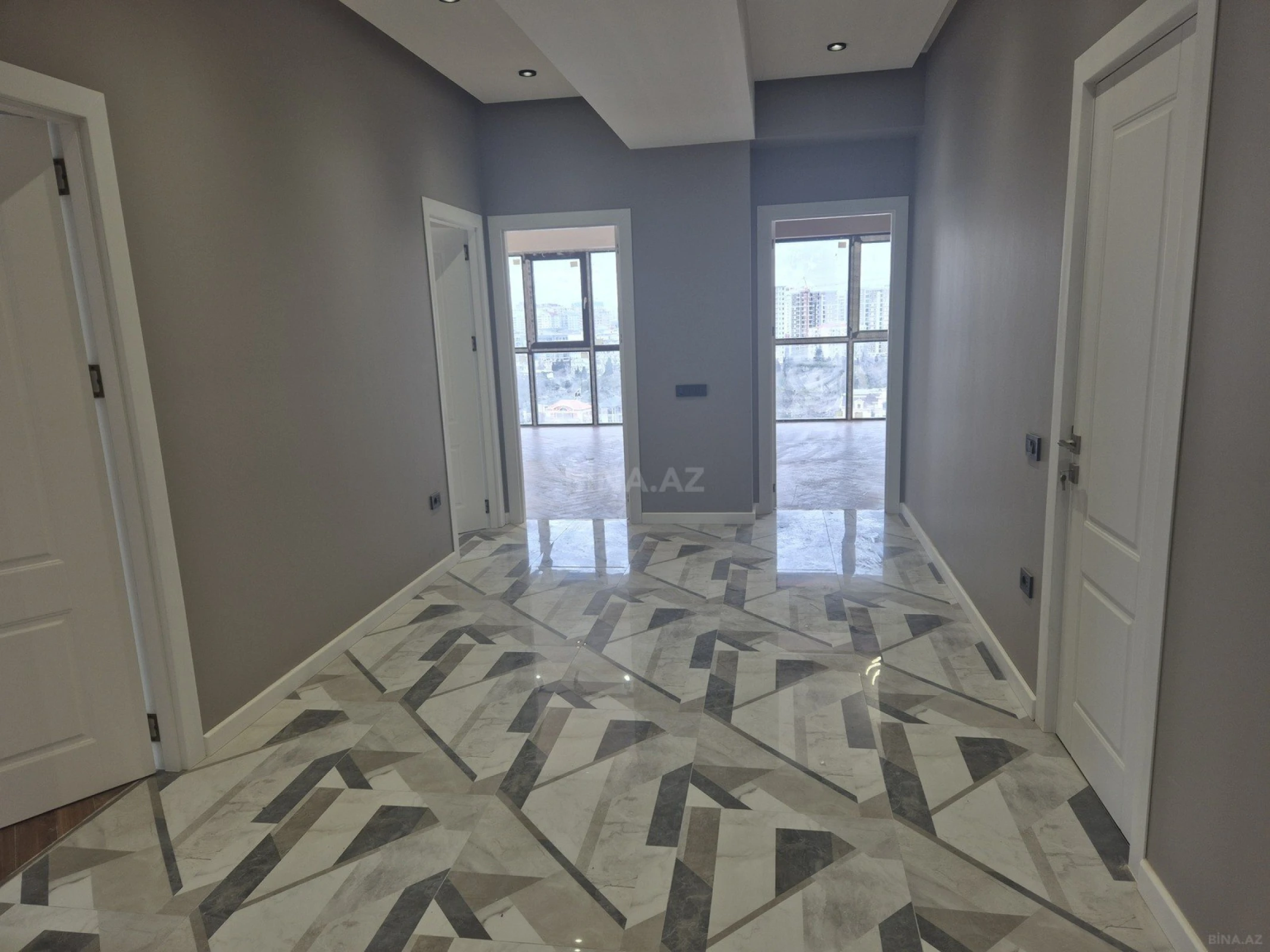 Satılır 3 otaqlı mənzil 113 m²