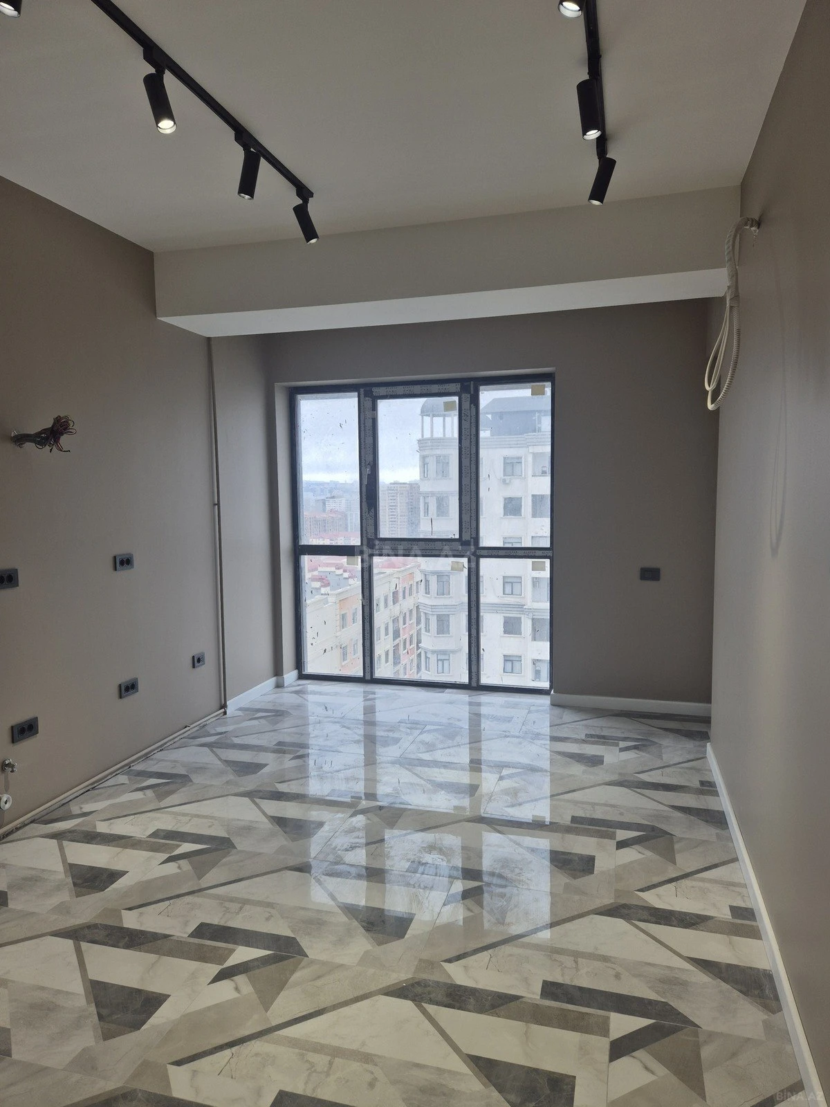 Satılır 3 otaqlı mənzil 113 m²