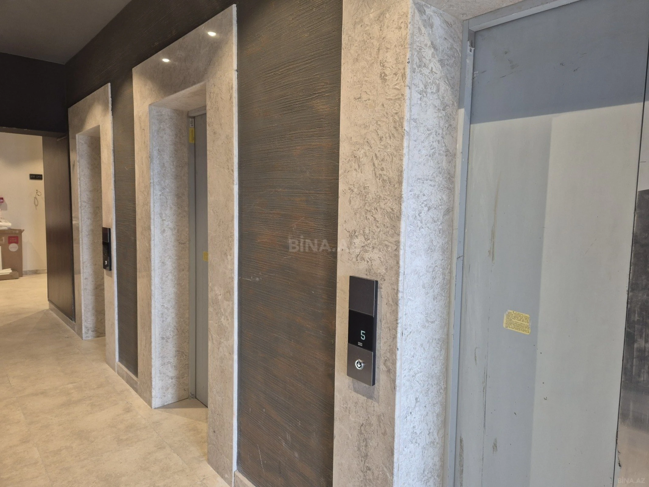 Satılır 3 otaqlı mənzil 113 m²