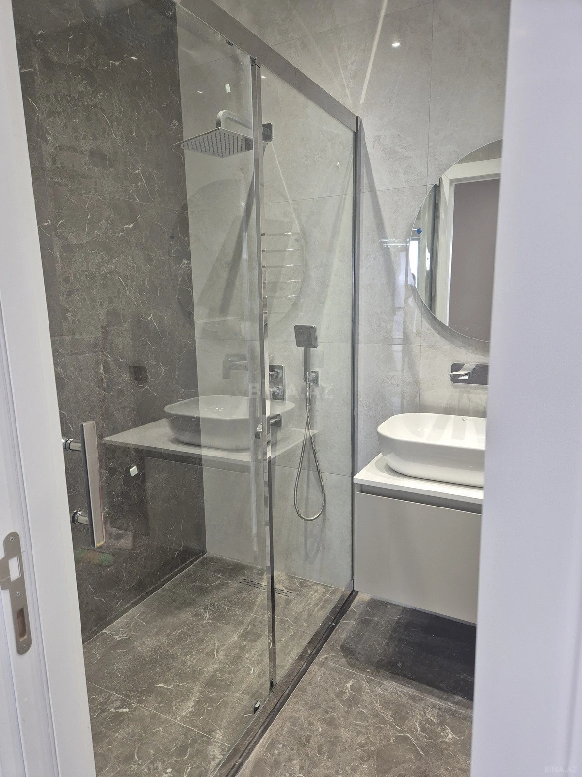 Satılır 3 otaqlı mənzil 113 m²