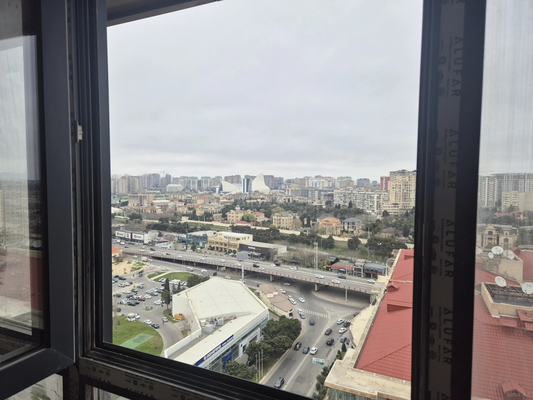 Satılır 3 otaqlı mənzil 113 m²