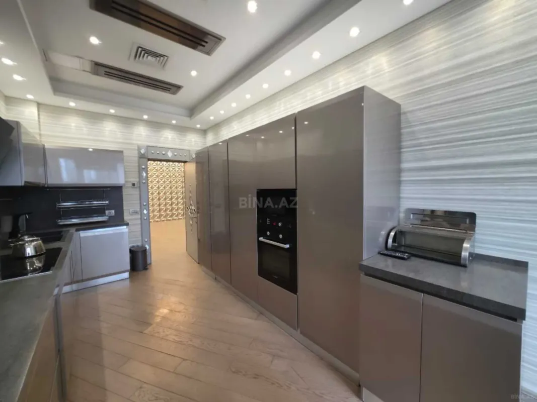 Satılır 4 otaqlı mənzil 240 m²