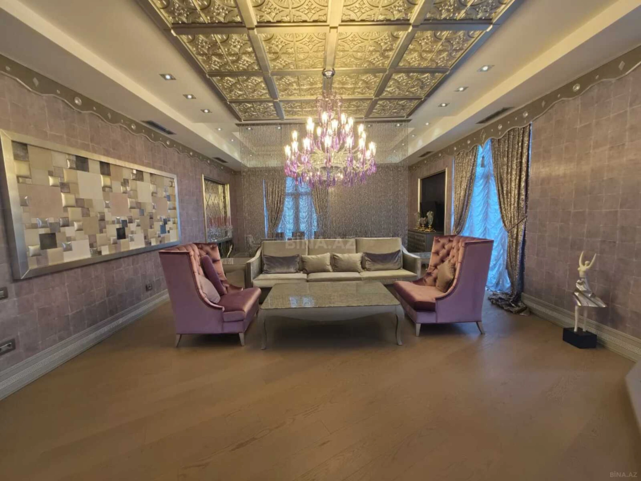 Satılır 4 otaqlı mənzil 240 m²