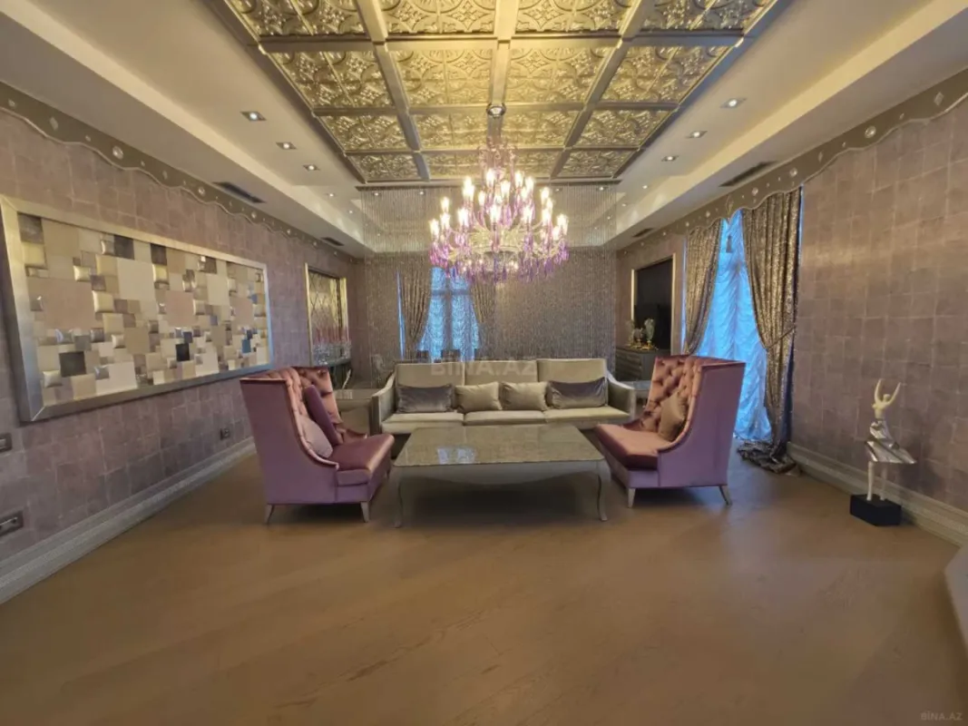 Satılır 4 otaqlı mənzil 240 m²