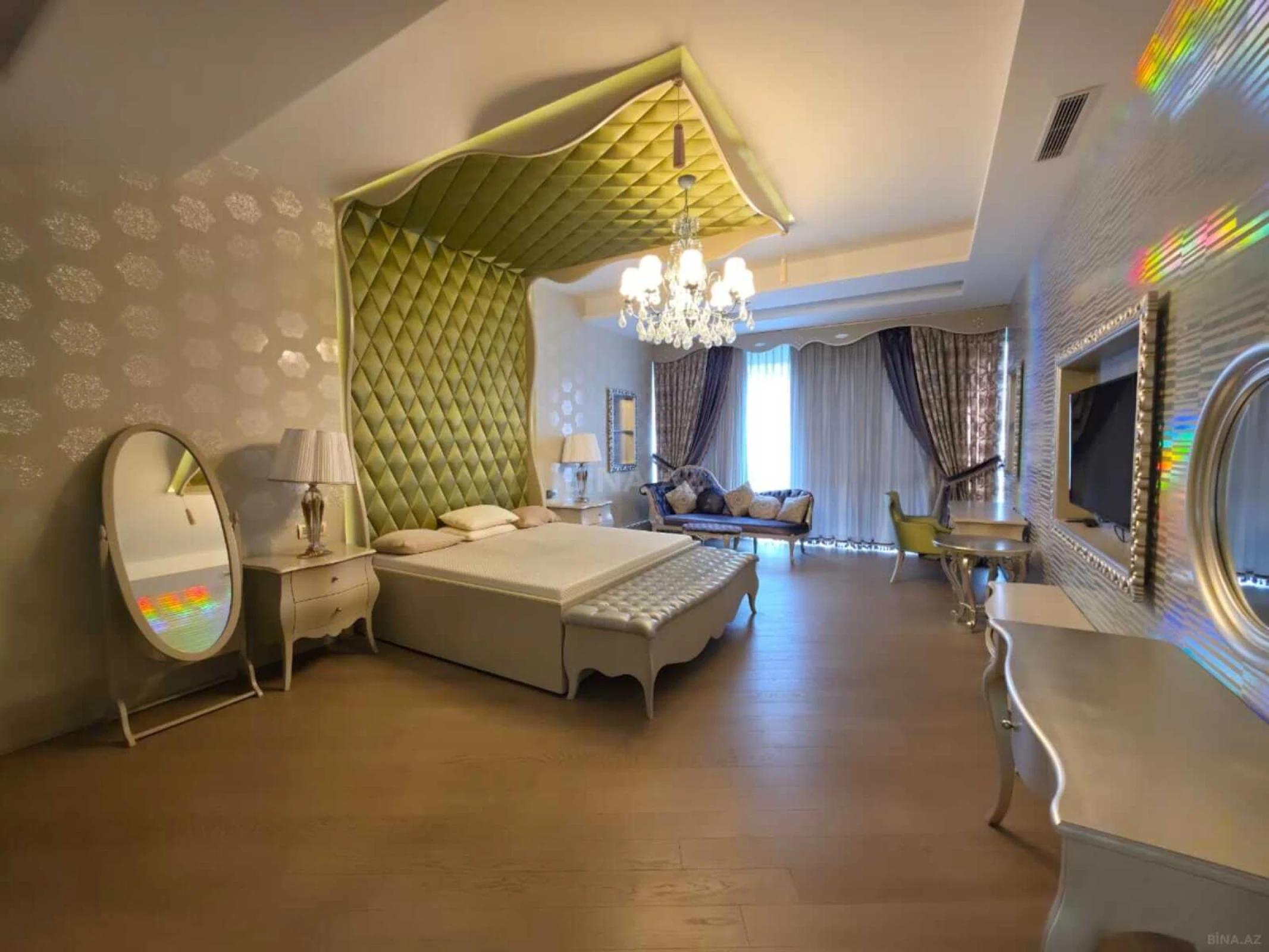 Satılır 4 otaqlı mənzil 240 m²