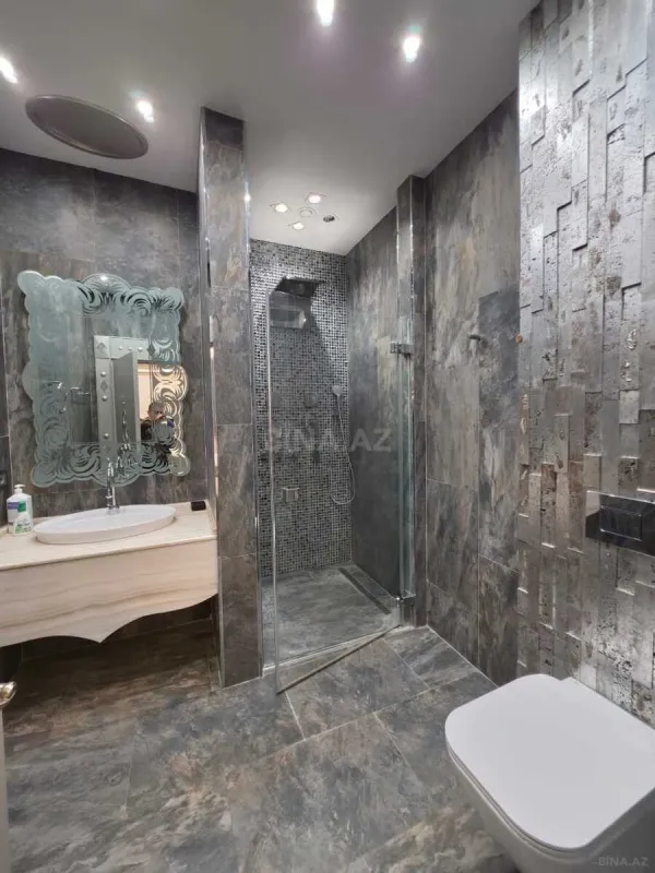 Satılır 4 otaqlı mənzil 240 m²