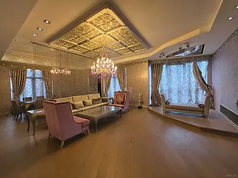 Satılır 4 otaqlı mənzil 240 m²