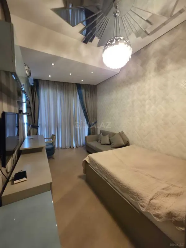 Satılır 4 otaqlı mənzil 240 m²