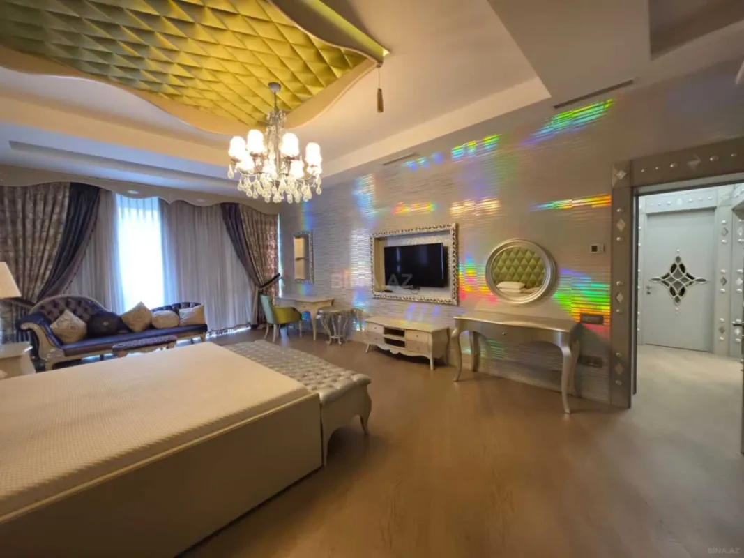 Satılır 4 otaqlı mənzil 240 m²