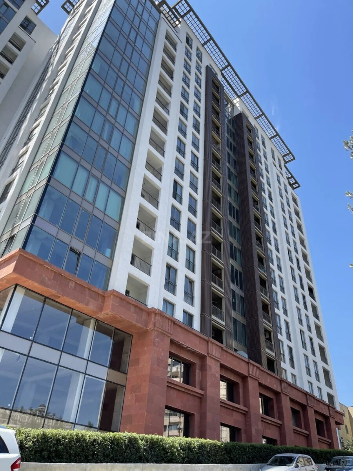 Satılır 4 otaqlı mənzil 180 m²