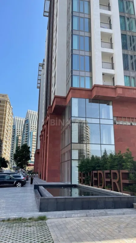 Satılır 4 otaqlı mənzil 180 m²