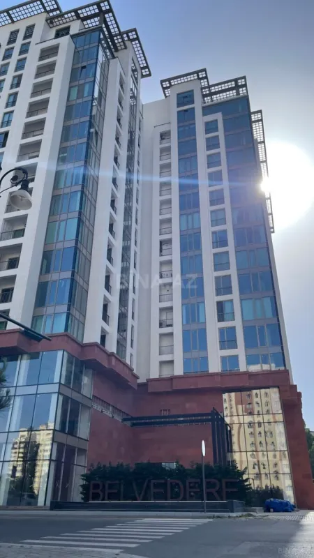 Satılır 4 otaqlı mənzil 180 m²