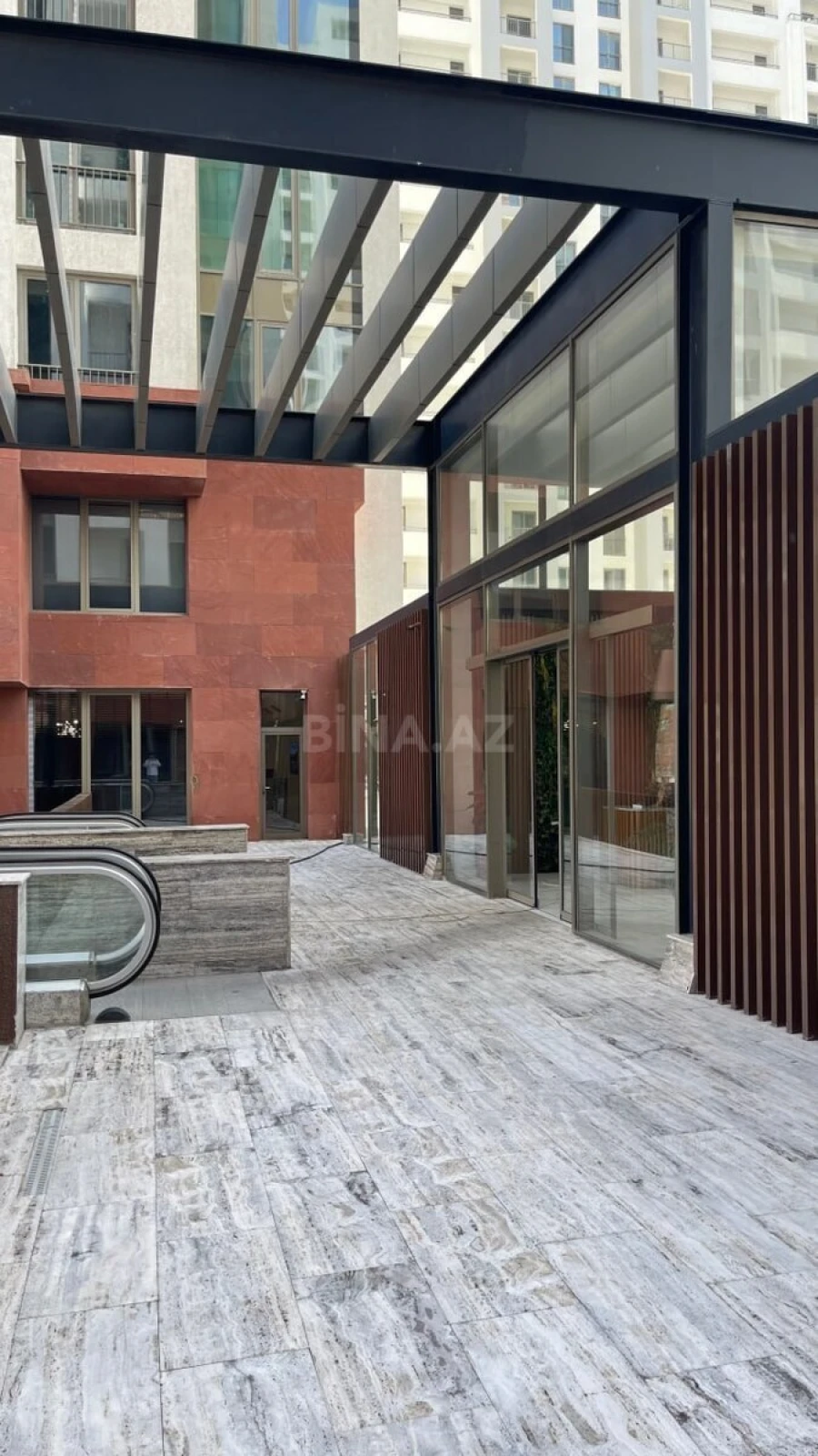 Satılır 4 otaqlı mənzil 180 m²