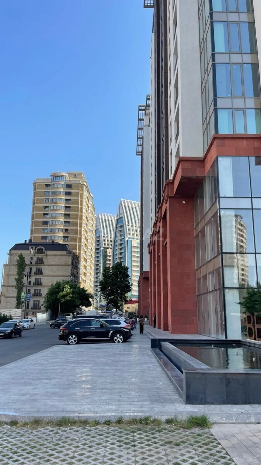 Satılır 4 otaqlı mənzil 180 m²