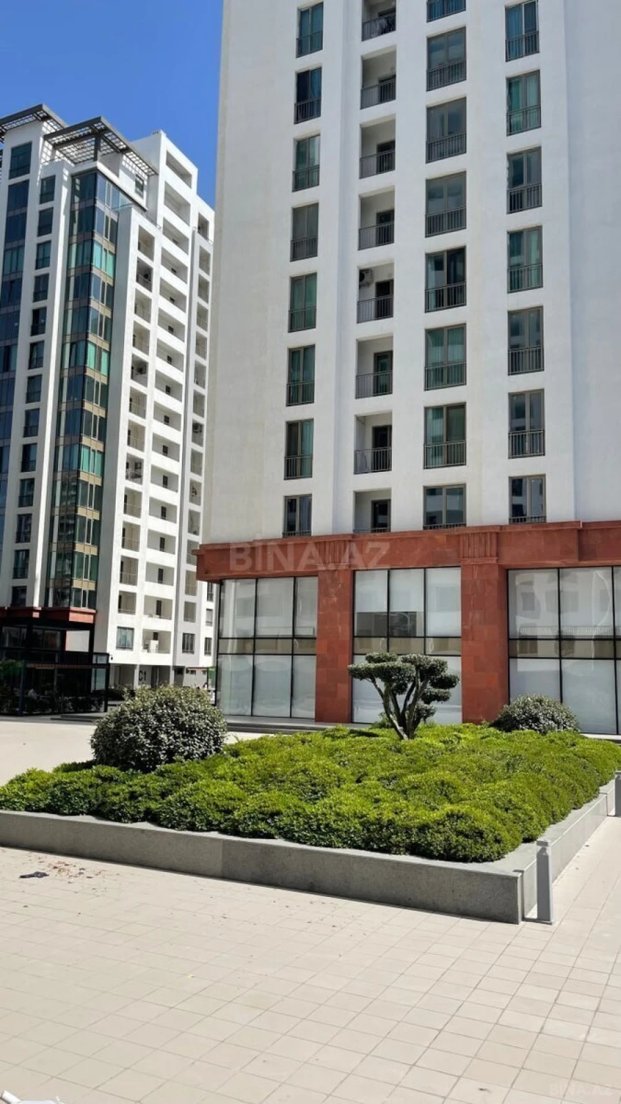 Satılır 4 otaqlı mənzil 180 m²