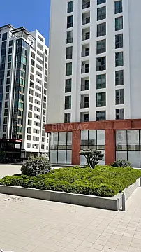 Satılır 4 otaqlı mənzil 180 m²