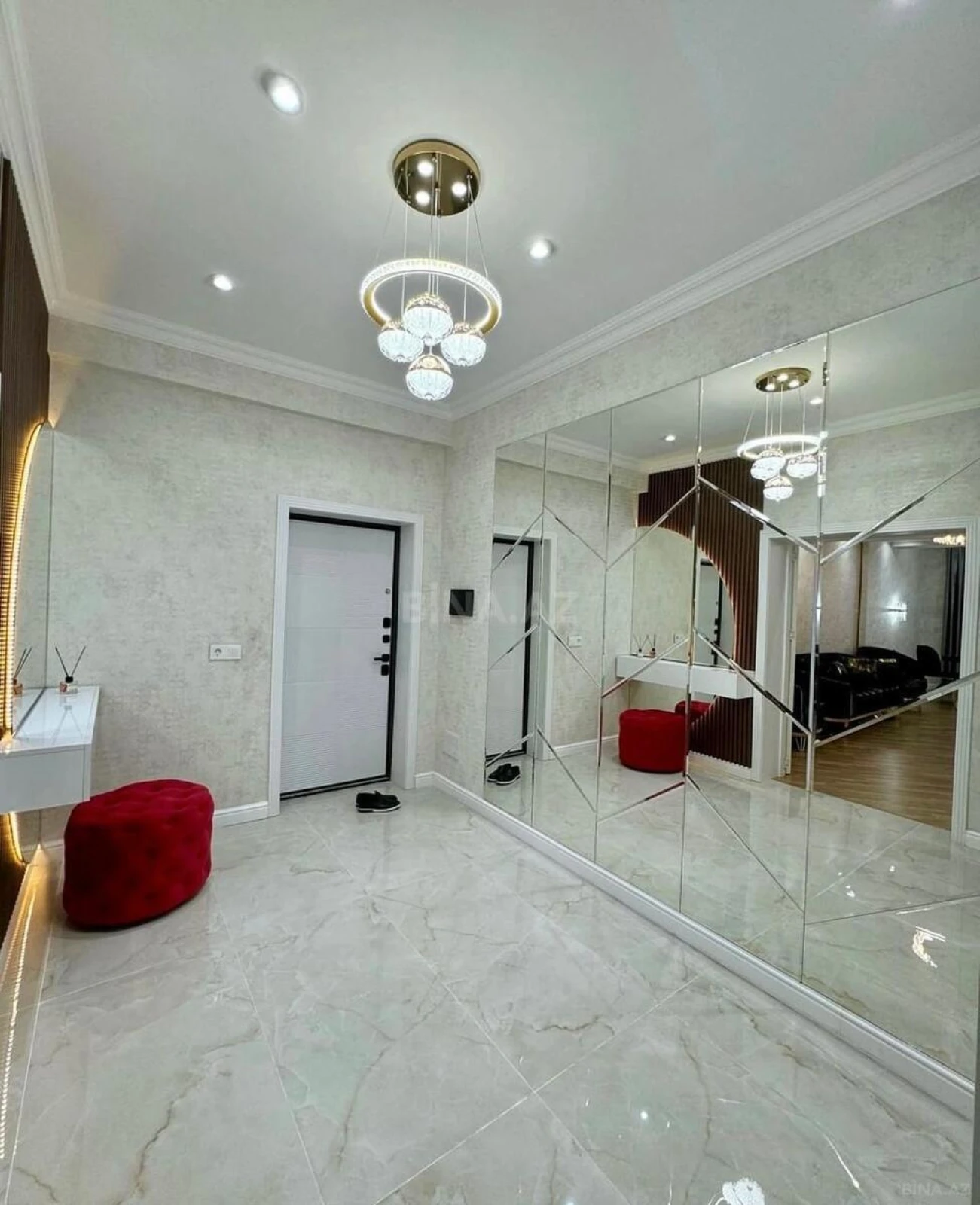 Satılır 2 otaqlı mənzil 74 m²