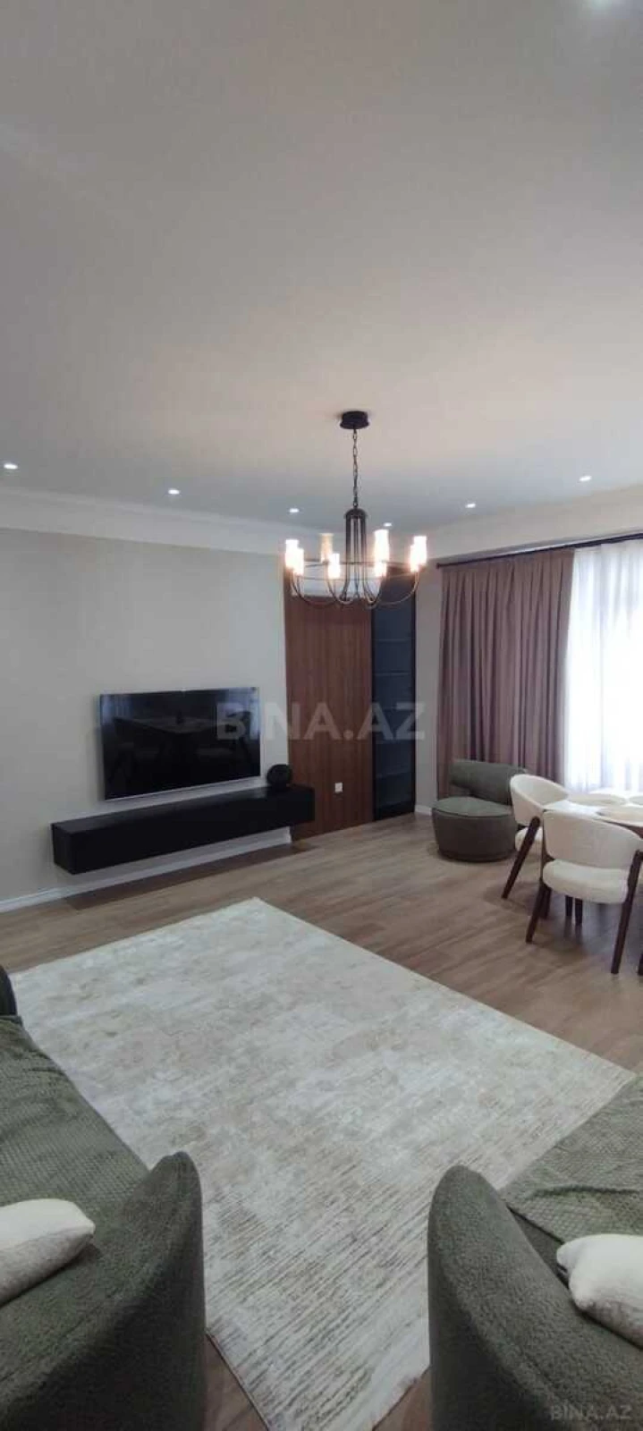 Kirayə verilir 2 otaqlı mənzil 108 m²